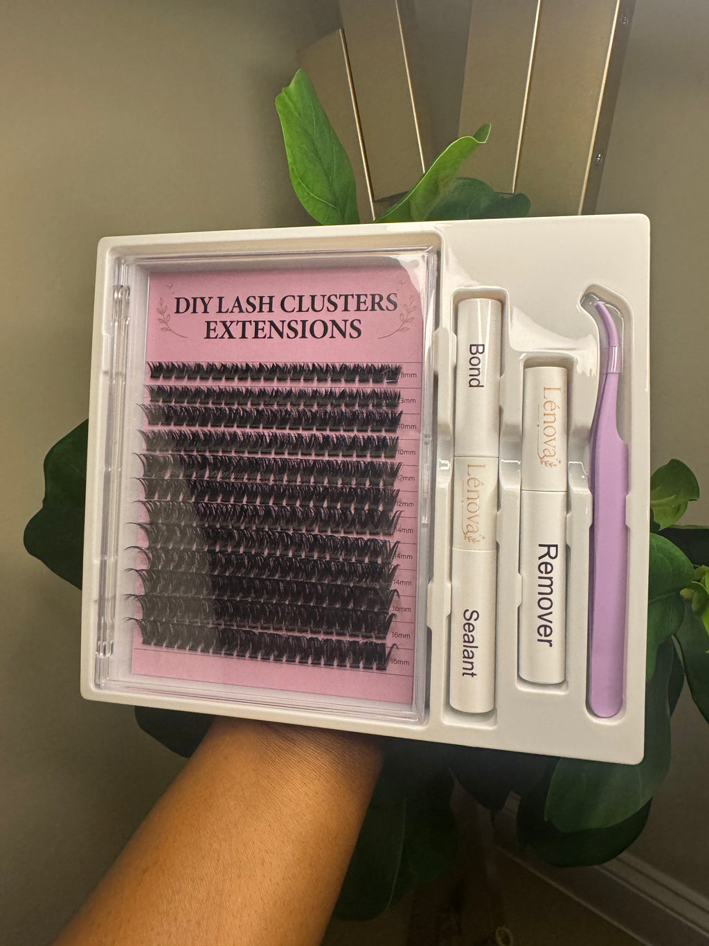 Main Character Lash Clusters